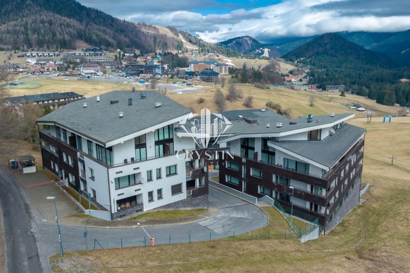 Rekreační apartmán v obci Donovaly na ulici Donovaly, obklopený přírodou a horami.