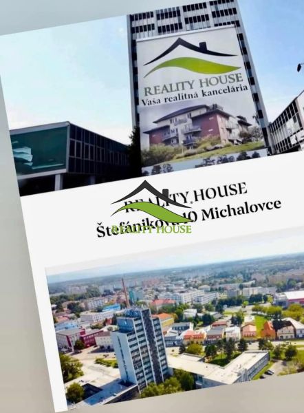 Budova s reklamou realitní kanceláře na ulici Štefánikova 10, Michalovce.