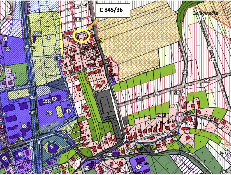 Mapa územního plánu v Raslavicích s vyznačeným pozemkem pro bydlení.