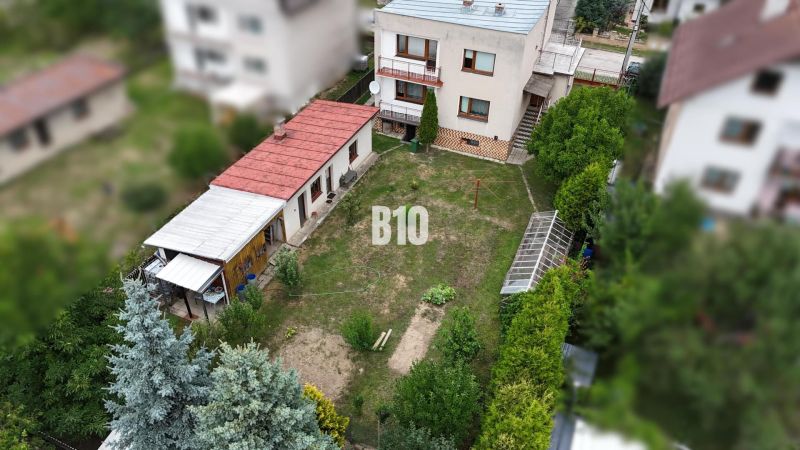 Rodinný dům v Klášteře pod Znievem s prostornou zahradou a přístavbou.