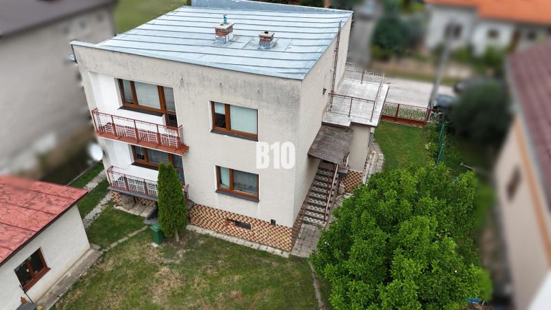 Rodinný dům v Klášteře pod Znievem s terasou, dvěma patry a zahradou.