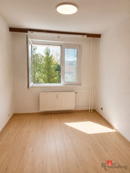 Pohled z 3pokojového bytu na Májového povstání českého lidu v Brezně.