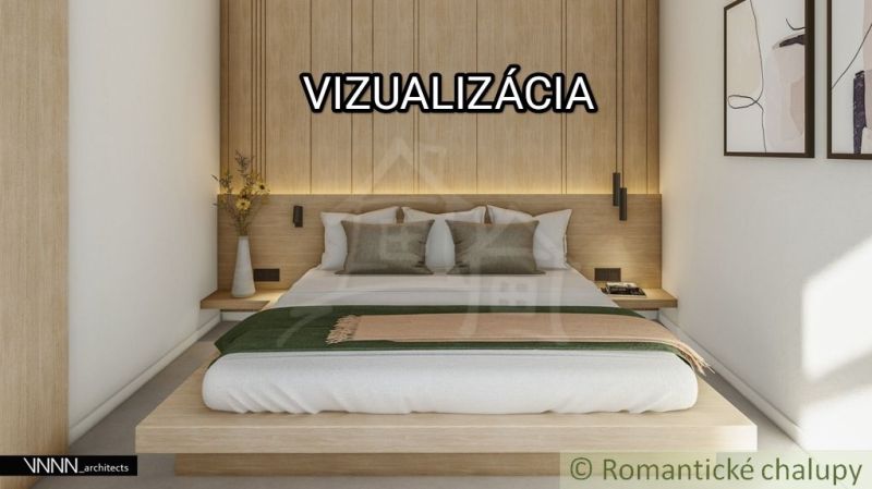 Ložnice v rodinném domě s dřevěným dekorem a jednoduchým zařízením.
