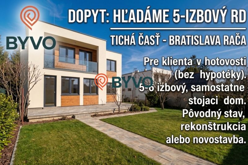 Rodinný dům v Bratislavě-Rači s fasádou v dřevěném dekoru a upravenou zahradou.