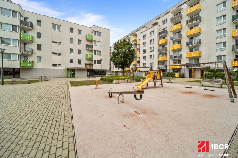 Dětské hřiště v okolí bytů na ulici Pri Hrubej lúke, Bratislava - Dúbravka.