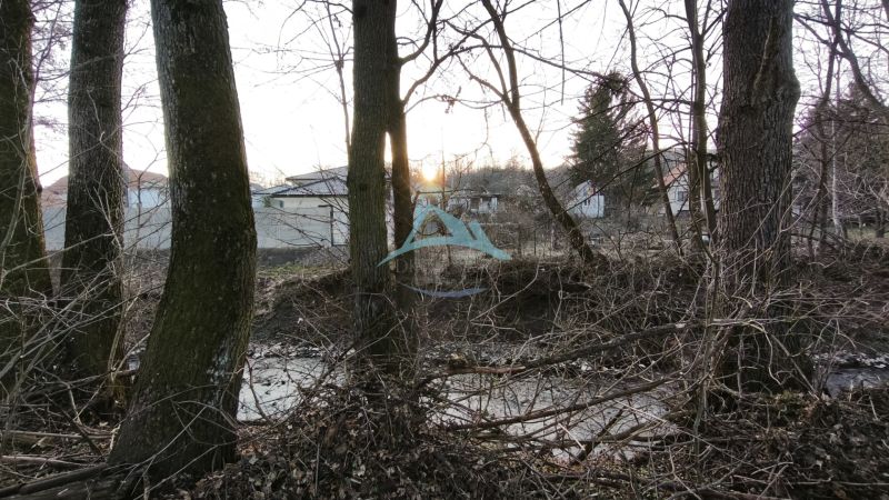 Pozemky - bydlení na prodej, A. H. Škultétyho, Velký Krtíš, lesní porost, zástavba domů.