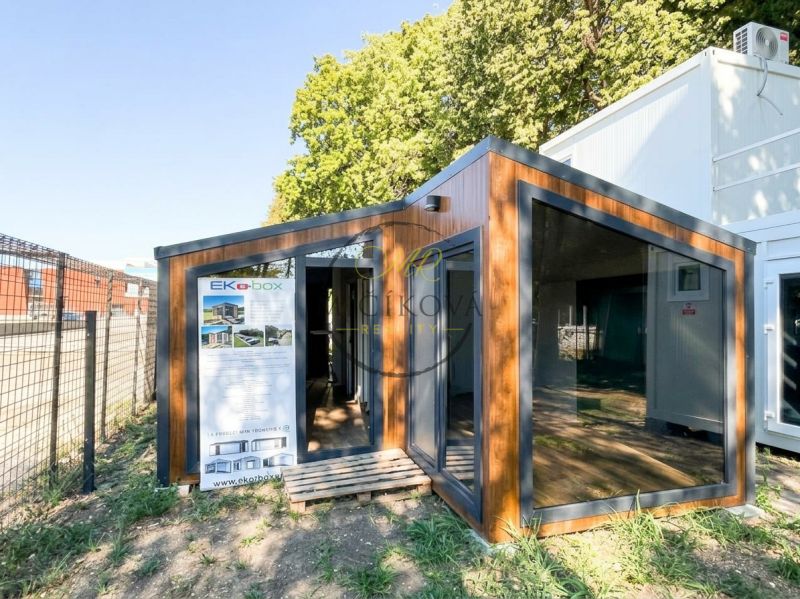 Malá modulární stavba na Výstavní ulici v Nitře, Zvláštní nemovitosti.
