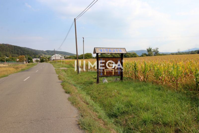 Cesta v Ptičom podél kukuřičného pole na ulici Ptičie, Pozemky - bydlení.