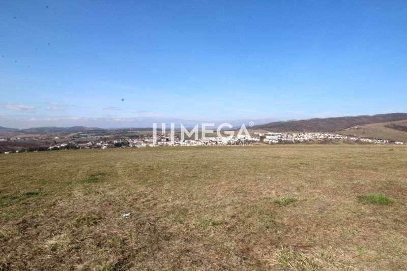 Humenné, na ulici Majakovského k dispozici pozemky - bydlení s výhledem na město.