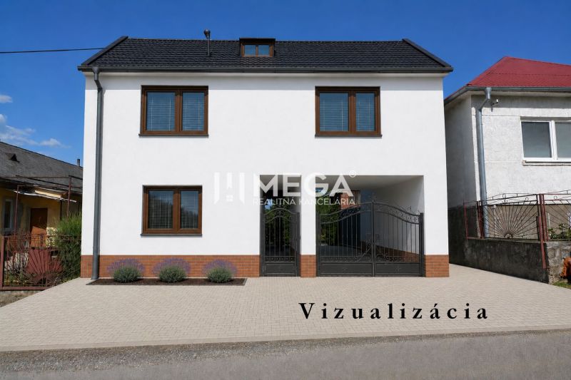 Rodinný dům v Hažíne nad Cirochou na ulici Hažín nad Cirochou s bránou na dvoře.
