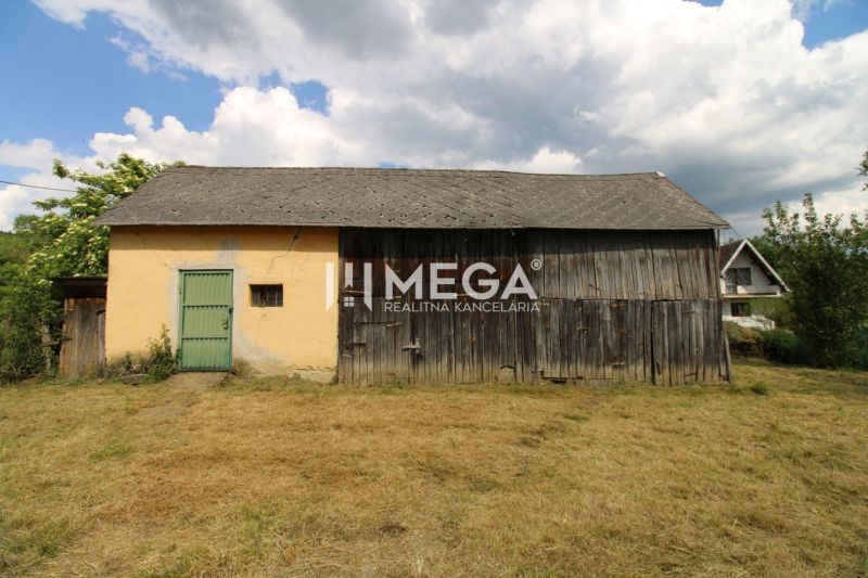 Starší stodola u rodinného domu v Zbudské Belej na Zbudské Belej.