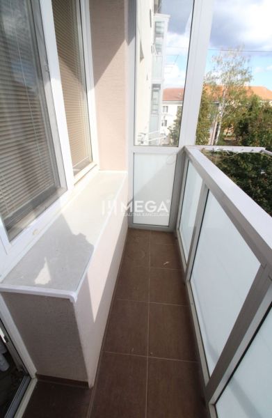 Balkon 2pokojového bytu s výhledem na Dobrianského ulici v Humenném.