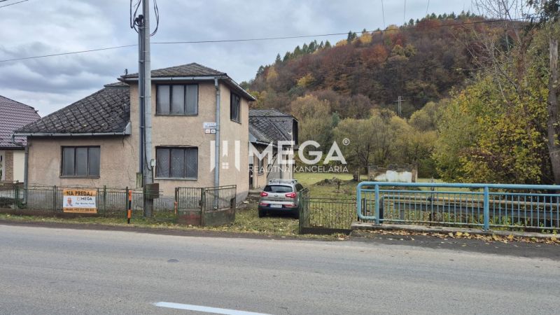 Dům na prodej na Československé armády ve Stakčíně, obklopený přírodou. Pozemky - bydlení.
