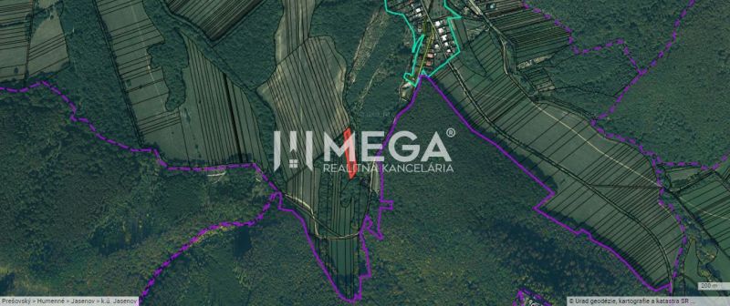 Letecká mapa se zvýrazněným pozemkem v oblasti Jasenov, ulice Jasenov, Zvláštní nemovitosti.