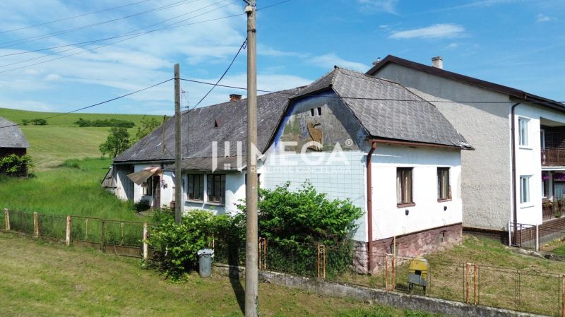 Starší dům s dřevěným dekorem v zelených Ondavských Matiašovcích, ideální pro pozemky - bydlení.