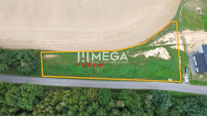 Pozemek na Hámorské ulici v Snině, vhodný k bydlení, s rozlohou 1692 m².