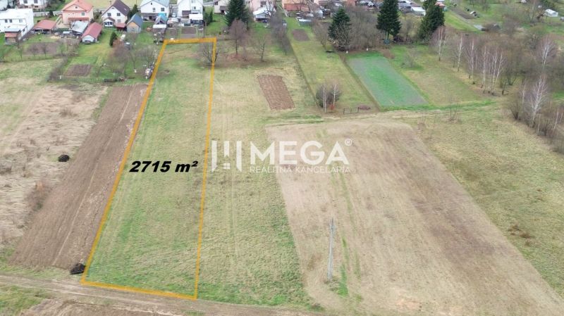 Panoramatický pohled na stavební pozemek v Zemplínských Hámrech vhodný pro bydlení, rozloha 2715 m².