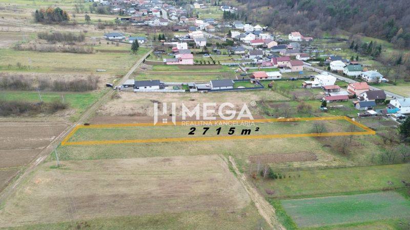 Letecký pohled na pozemky - bydlení v Zemplínských Hámrech, s rozlohou 2715 m².