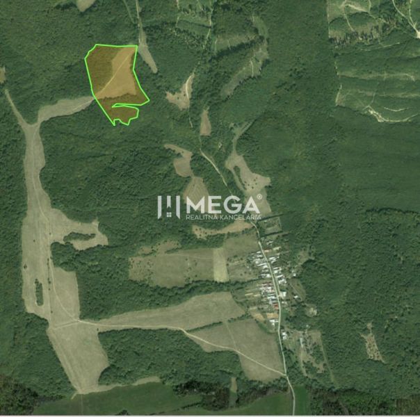 Letecká mapa zemědělských a lesních pozemků v okolí vesnice Maškovce.
