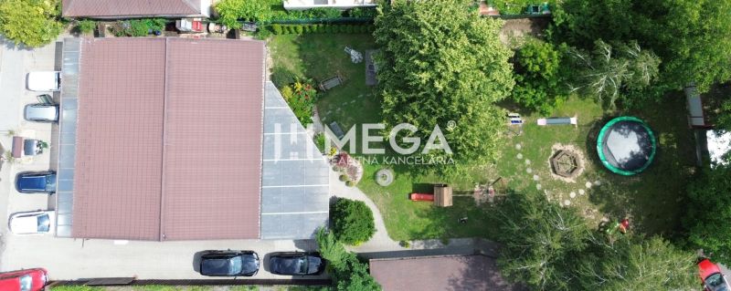 Letecký pohled na gastro prostory na Budovatelské ulici ve Vranově nad Topľou.