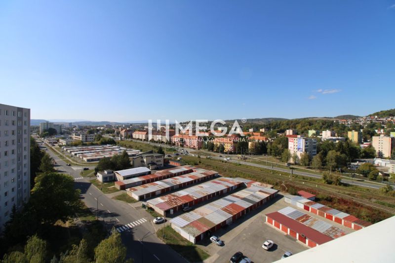 Výhled z 3pokojového bytu na ulici Laborecká v Humenném s panoramatem města.