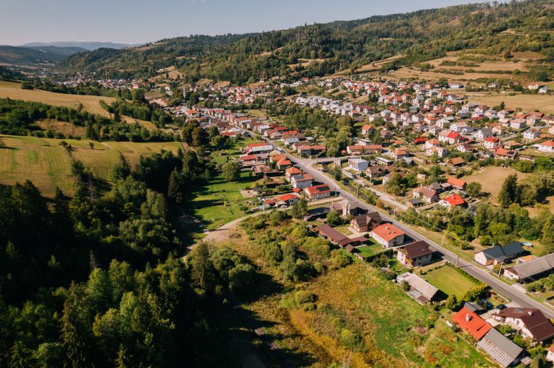 Letecký pohled na Pozemky - bydlení v Čiernom Balogu na ulici Švermova.