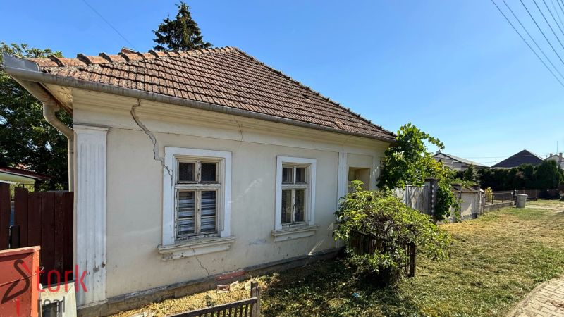 Starší dům na Štefánikově ulici v Krušovcích na pozemku určeném pro bydlení.
