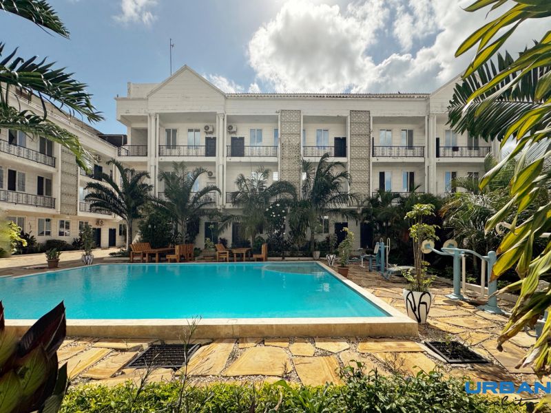 Rezidence v Mbweni na Zanzibaru s bazénem a tropickou zahradou.